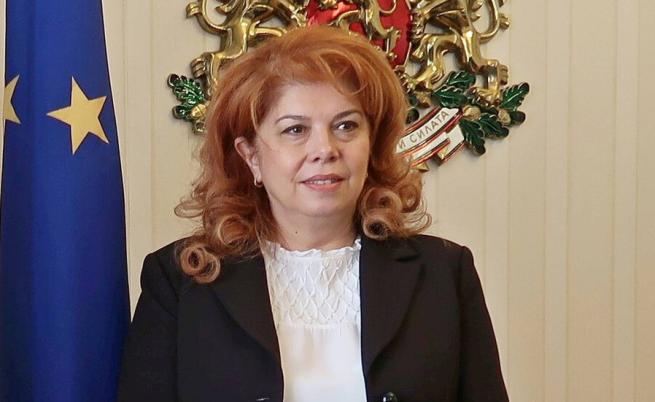 Йотова критикува кабинета за местенето на украинците