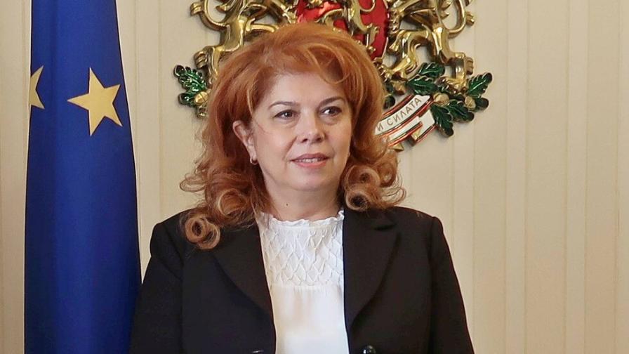 Йотова критикува кабинета за местенето на украинците