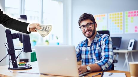 пари компютър IT специалисти