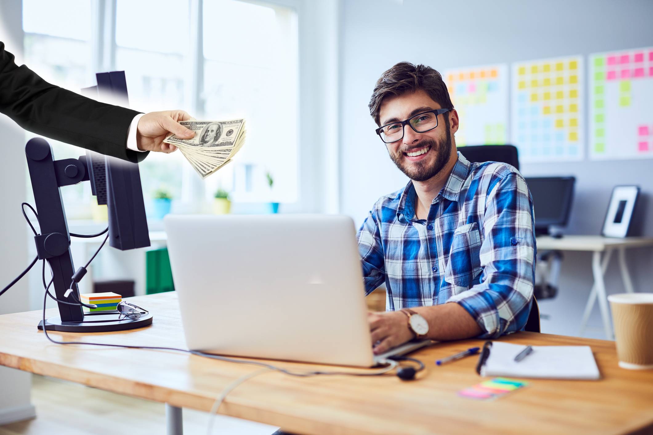 пари компютър IT специалисти