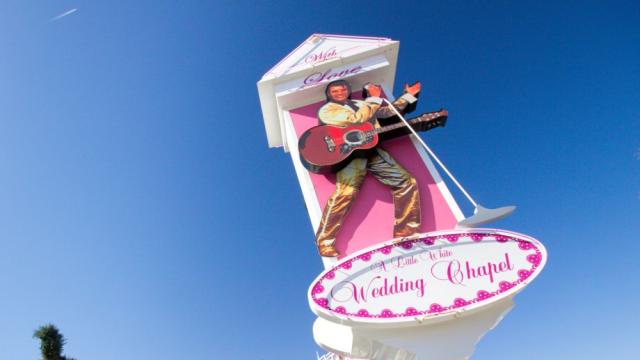 В Лас Вегас: Спират сватбите с двойници на Елвис