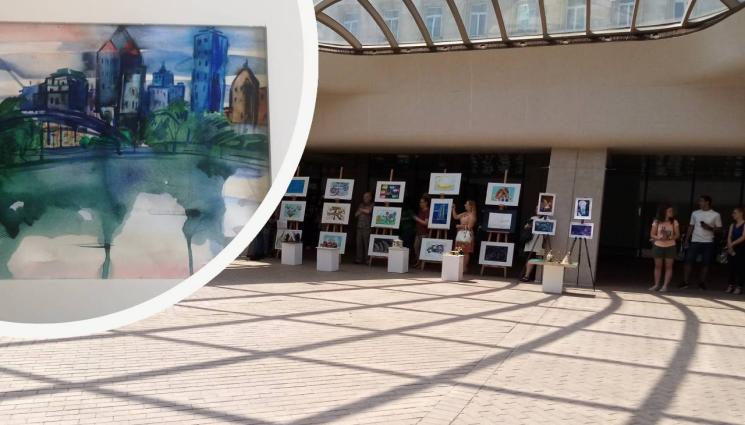 изложба - Малчугани рисуват сгради на бъдещето
