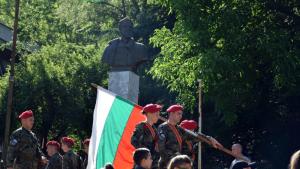 Пред бюст паметника на Христо Ботев в Благоевград се провежда тържествена
