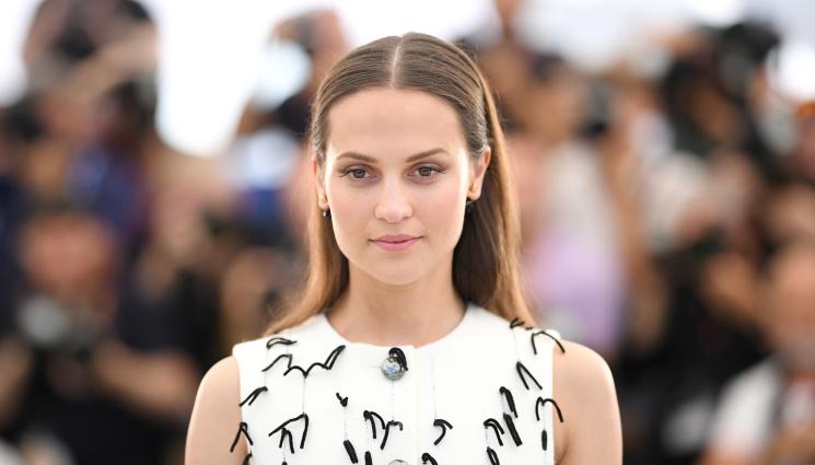 алисия викандер - ЗЛАТНО ВРЕМЕ: Алисия Викандер се бори със славата