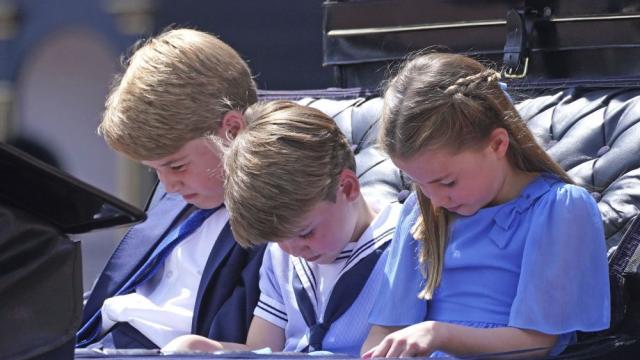 Платиненият юбилей на Елизабет II: Кралските наследници откраднаха вниманието на всички  (СНИМКИ)