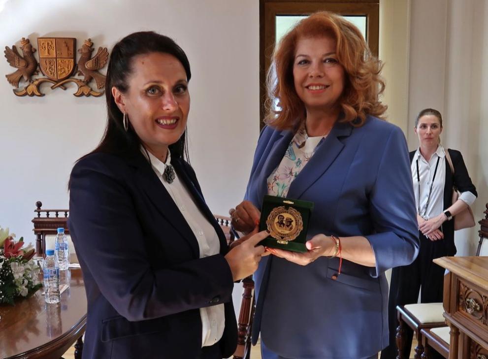 Блазе на тия, които могат да покажат раните си за