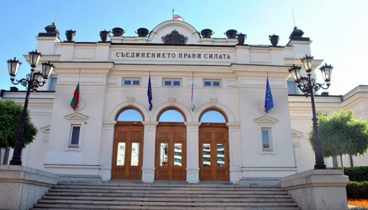 Народно събрание - Сградата на парламента се рони!