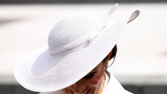 Меган грее в бяло на честванията за юбилея на кралицата (СНИМКИ)