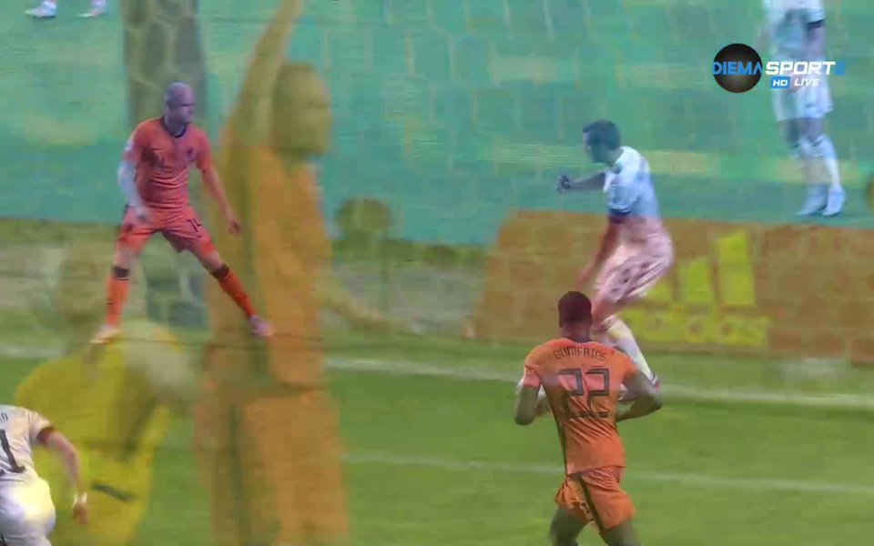 Четвърт час преди края уцелилият греда през първата част Кастан