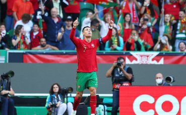 Португалия и Швейцария играят при резултат 4 0 двубоя си от втори кръг на