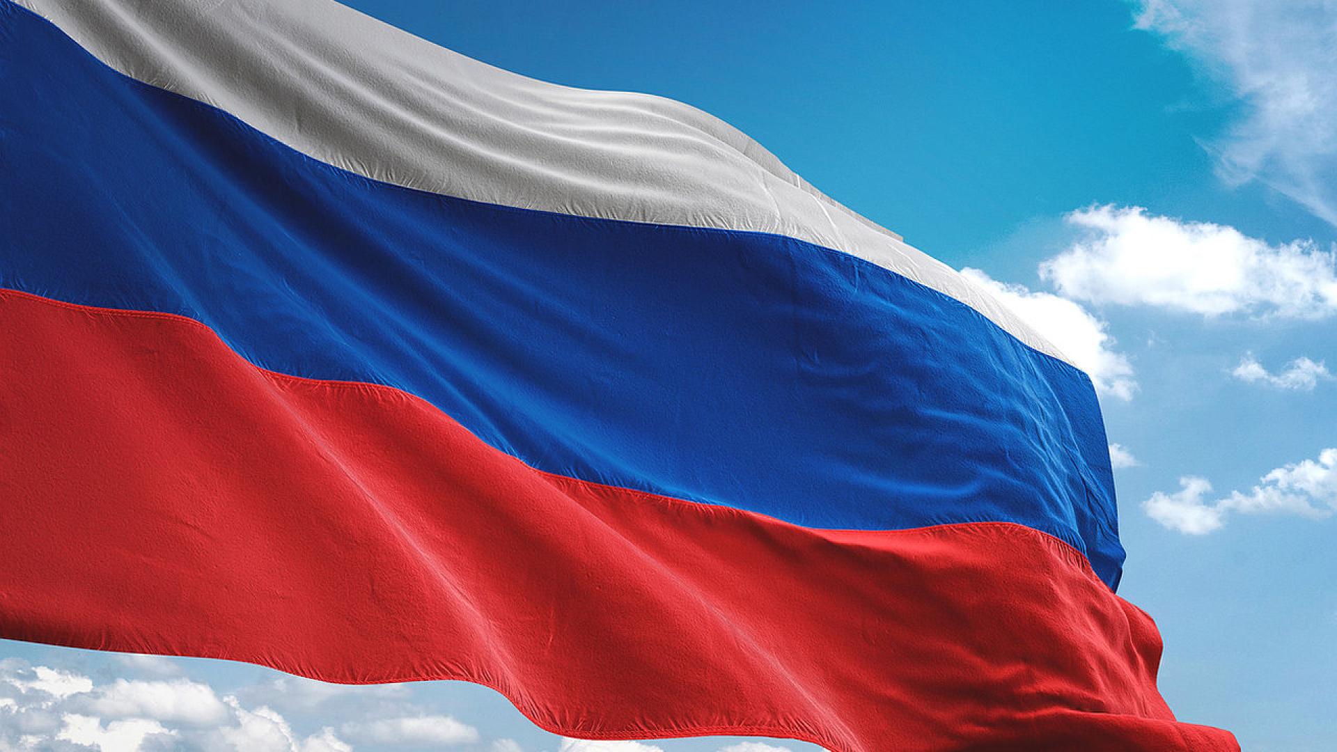 Мъж опита да нахлуе с автомобил в двора на посолството