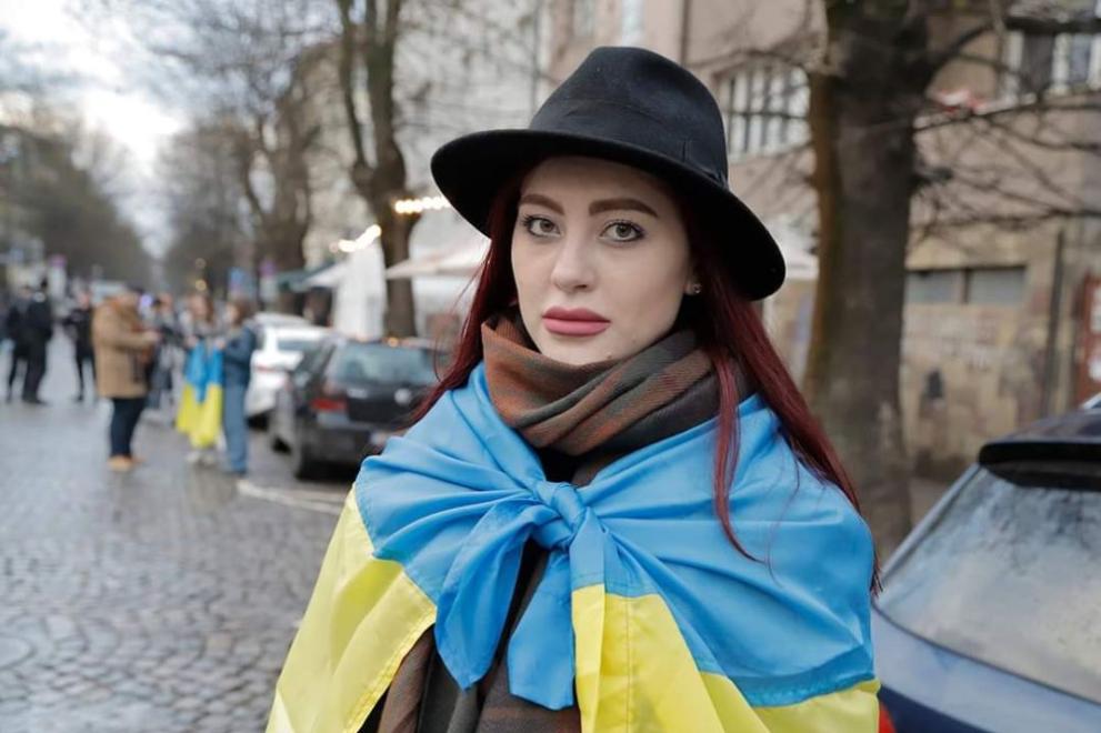 Ирина Островска е таврийска българка от Запорожката област в Украйна.