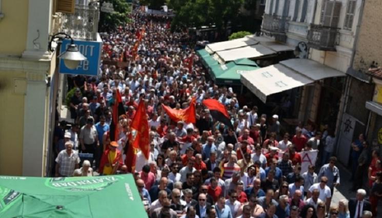 протест - БЪЛГАРИ СРЕЩУ МАКЕДОНЦИ: След ареста на подпалвача в Битоля се проведе протест в града - настояват да бъде освободен