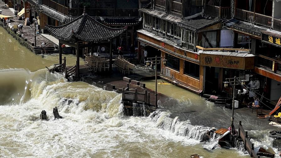 Наводнения в Китай взеха жертви, има хора в неизвестност