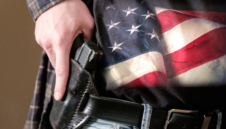 сащ пистолет в кобур - ПОЛИТИЧЕСКИ УБИЙСТВА: Мним полицай гръмна депутат и сенатор!