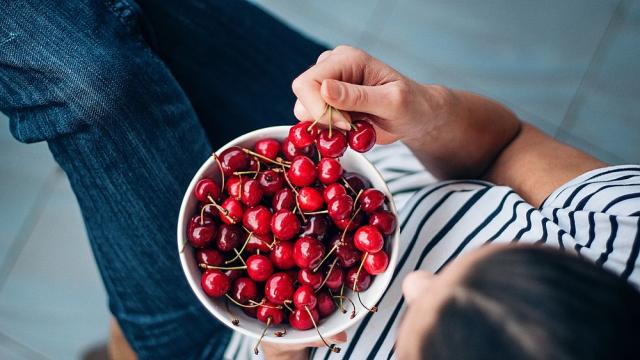 Лекар посочи кои болести лекуват черешите
