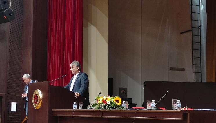 академик трайков - Акад. Трайков призова: Трябва да спрем износа на студенти!