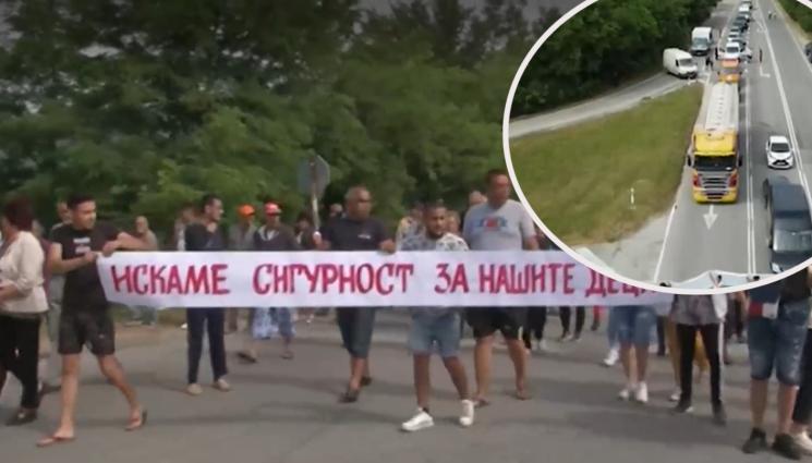 протест Стражица - НЕДОВОЛСТВО: Стотици затвориха пътя София – Варна
