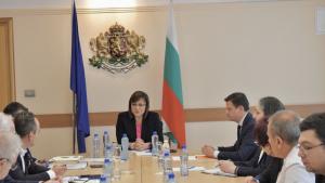 Вицепремиерът и министър на икономиката и индустрията Корнелия Нинова възобнови