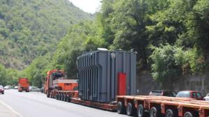 245 тонен трансформатор премина през Кресненското дефиле превозван като извънгабаритен товар