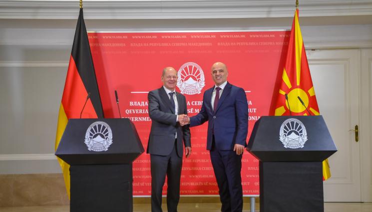 Шолц Ковачевски - ОДУМАХА НИ В СКОПИЕ: Шолц смята, че РСМ трябва да започне преговори за ЕС, според Ковачевски София не е готова за решаване на спора