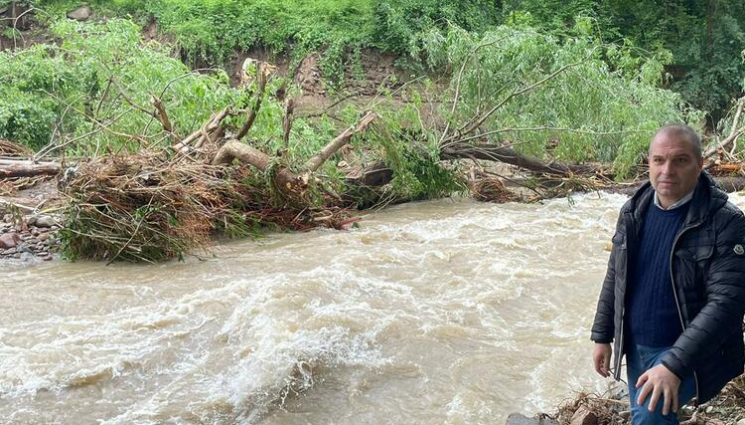 караджов - СЛЕД ПОРОЙНИТЕ ДЪЖДОВЕ: Караджов ще иска средства за възстановяване на Вършец