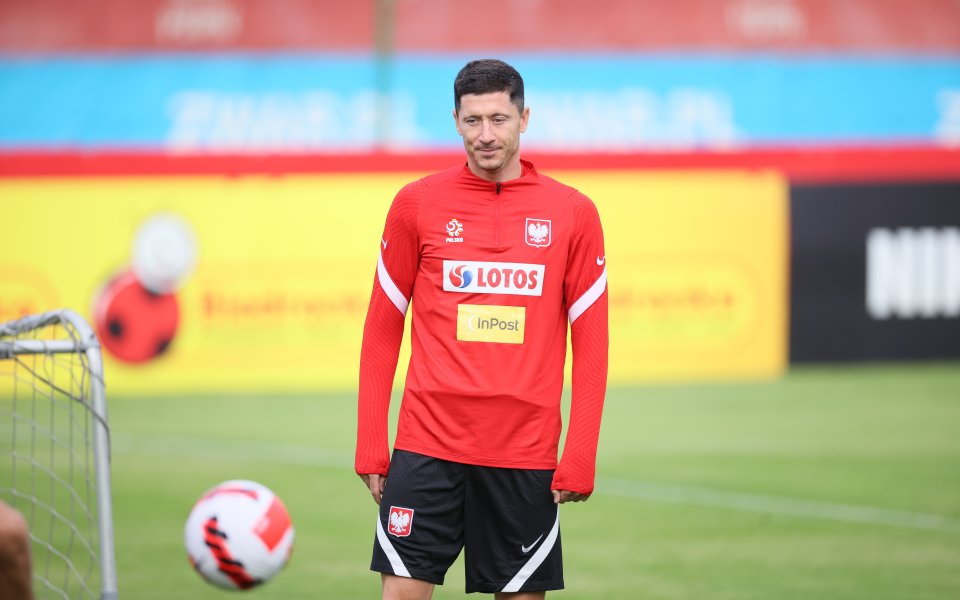 Голмайсторът на Байерн Мюнхен Роберт Левандовски е отхвърлил предложението на