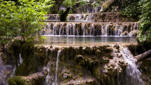 Крушонските водопадикрай Ловеч впечатляват с красота и енергия Заслужава си