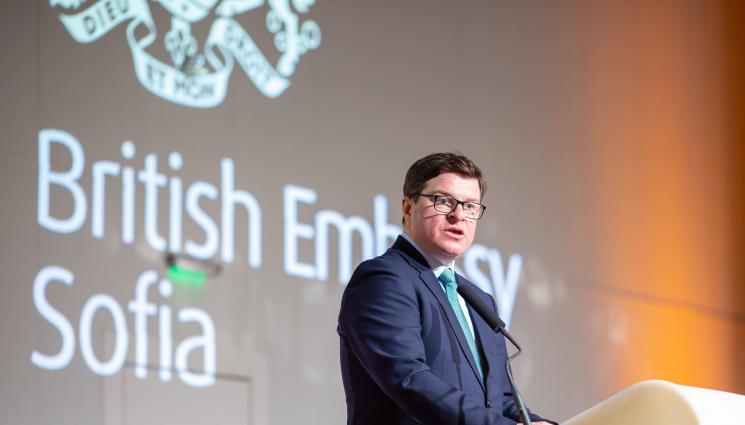 Роб Диксън - UK посланикът предупреди британските туристи у нас: България е прекрасна, но внимавайте с чашките! (ВИДЕО)