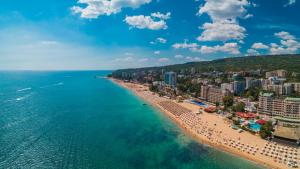 След огромния интерес към безплатните туристически пешеходни обиколки във Варна