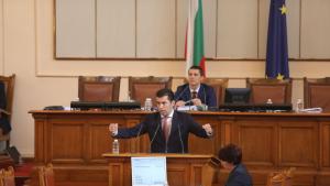 Депутатите спорят дали днешното изслушване на премиера в оставка Кирил