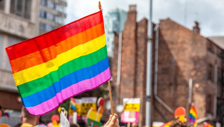 гей парад - Гей и антигей шествие се сблъскаха в София! (ВИДЕО)