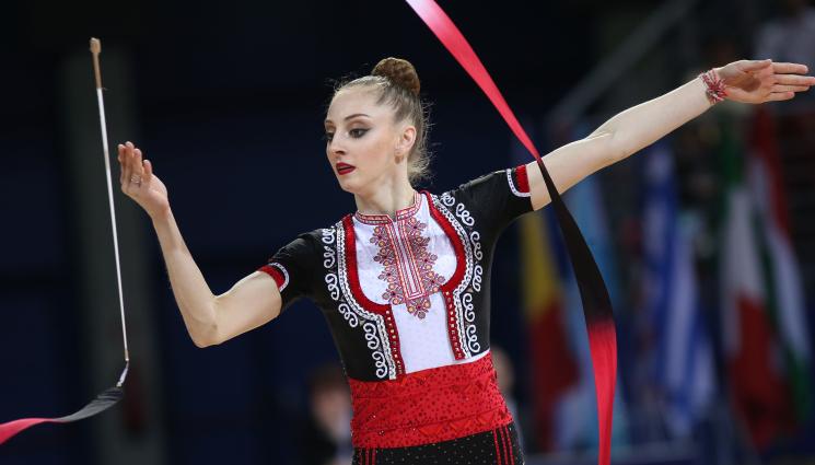 Калейн - Боряна Калейн и Стилияна Николова са на финалите на обръч и топка на европейското в Тел Авив, изведоха България начело в отборното