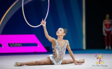 Елвира Краснобаева спечели златен медал на обръч и сребърен на