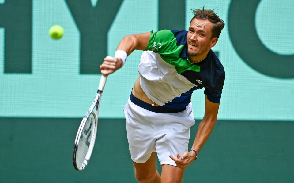 Даниил Медведев сложи край на серията си от загуби срещу