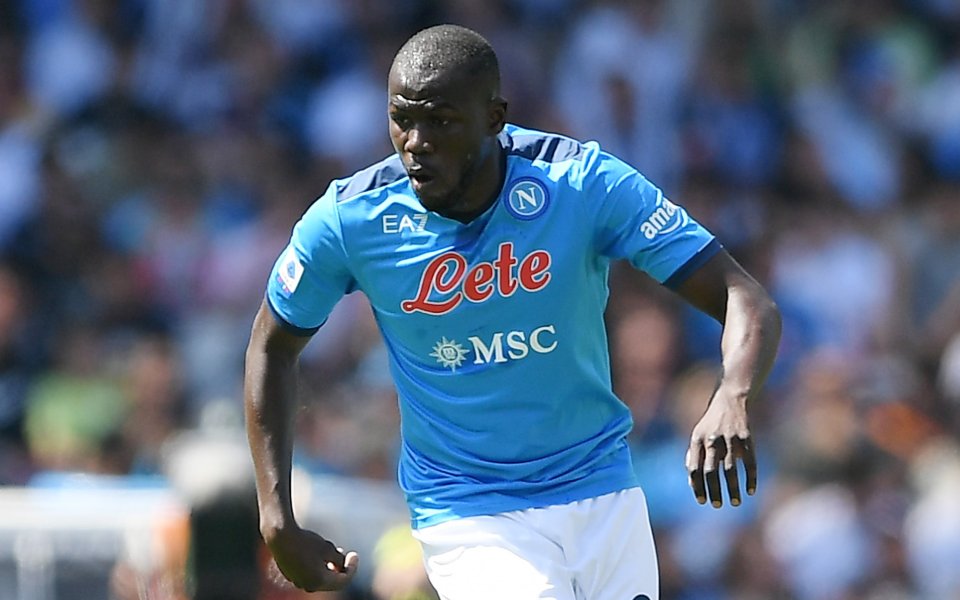 Защитникът на Наполи Калиду Кулибали иска да продължи да играе