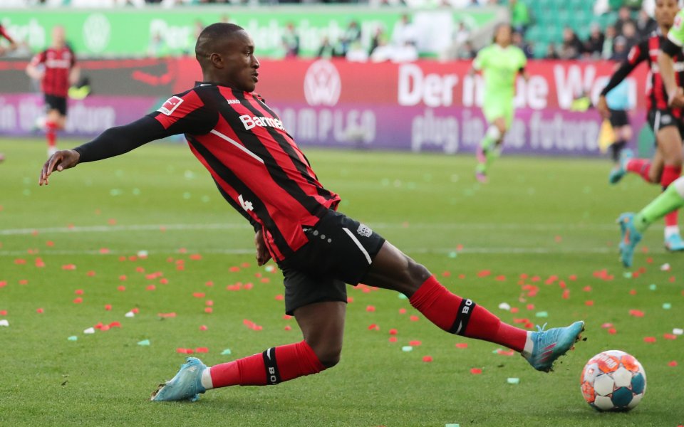 Отборът на Нюкасъл проявява сериозен интерес към играча на Байер