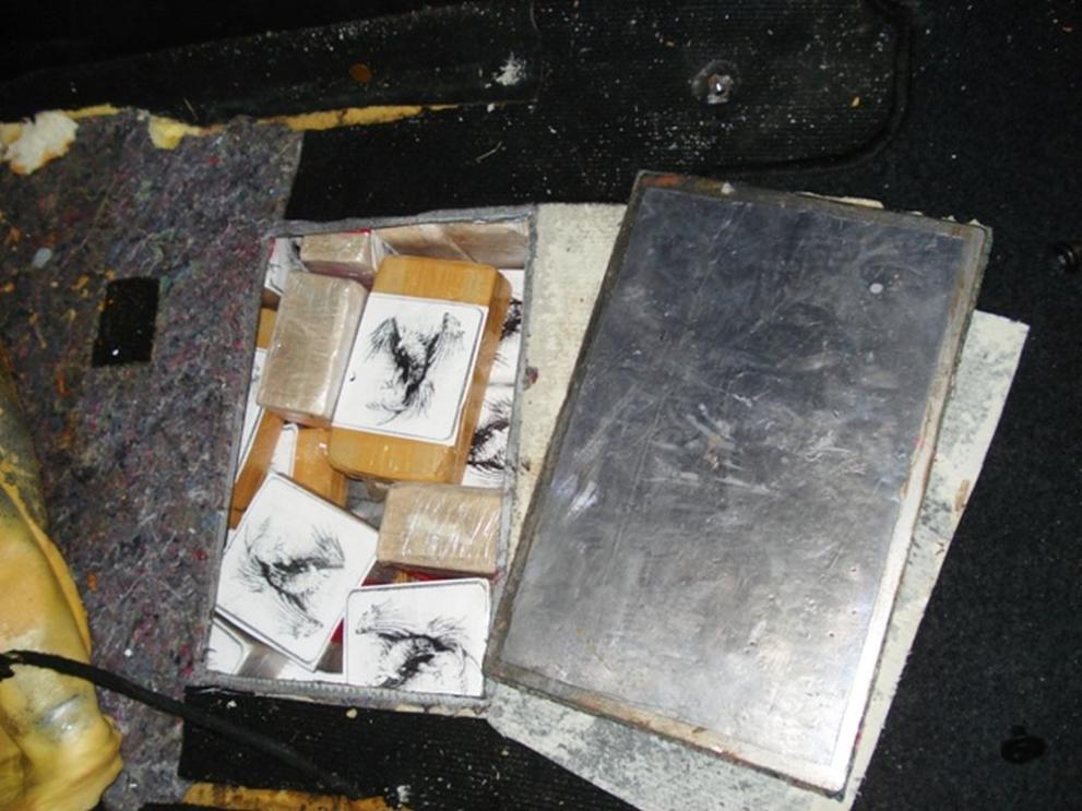 51,095 кг хероин, укрит в два тайника на лек автомобил
