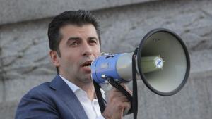 Правителството на българския премиер Кирил Петков падна при вот на