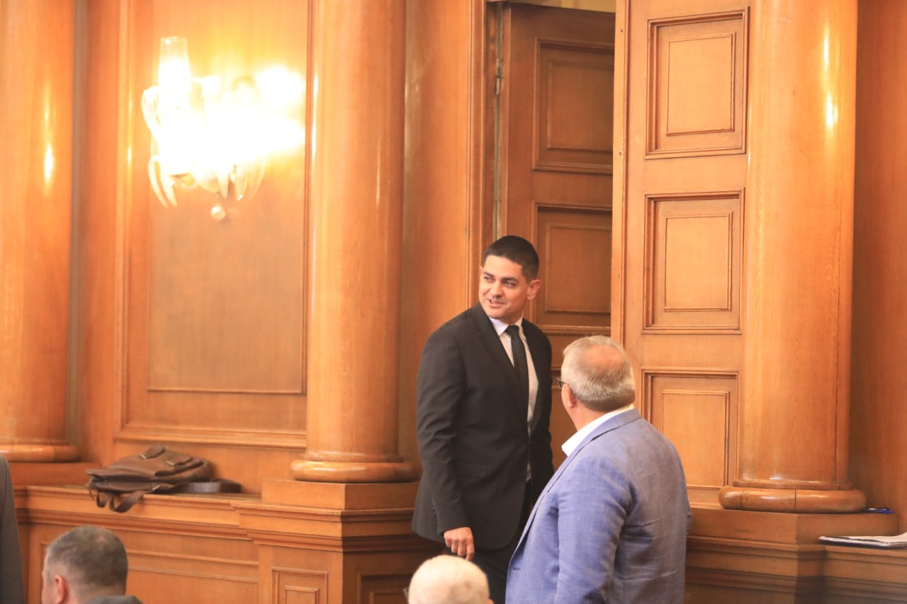 <p>Извънредно заседание на парламента, депутатите обсъждат вота на недоверие към правителството с министър-председател Кирил Петков</p>