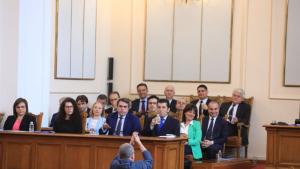 Депутатите решават съдбата на кабинета Петков след като във вторник