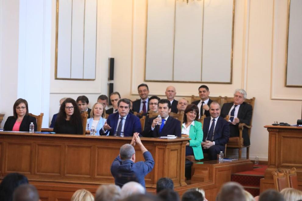 Депутатите решиха съдбата на кабинета Петков, след като във вторник