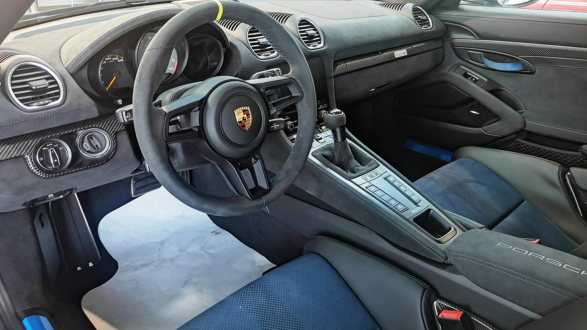 Porsche 718 Cayman GT4 RS ?>