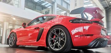 <p>Porsche 718 Cayman GT4 RS</p>