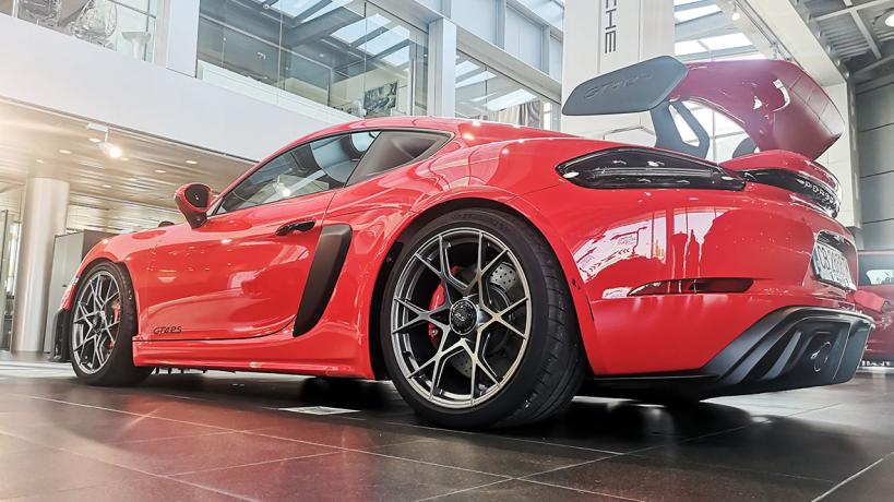 Porsche 718 Cayman GT4 RS