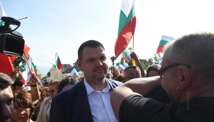 САЩ: Искът на Пеевски срещу санкциите по закона "Магнитски" не трябва ...