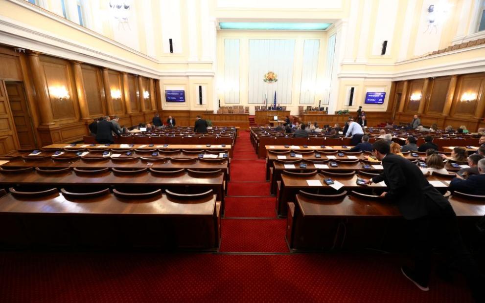 Заседанието на Народното събрание не можа да започне поради липса