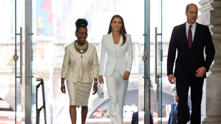  Кейт Мидълтън и принц Уилям в лондонската гара Ватерло 