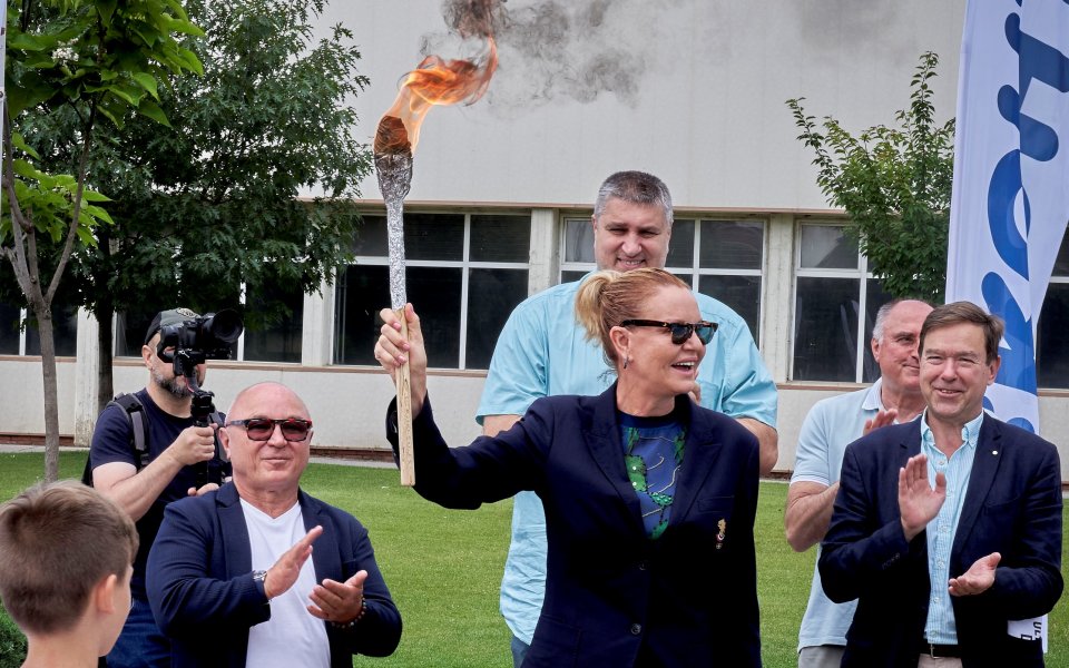 Стефка Костадинова прие факела с олимпийския огън