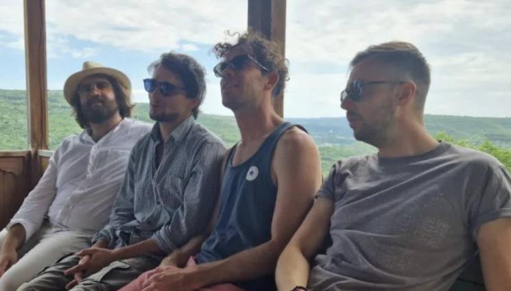 Явор Бахаров - Край на издънките: Явор Бахаров влезе в манастир след представление